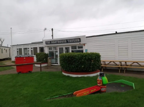 2 Bedroom Caravan at Heacham Beach With Decking