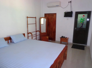 The Senaro Holiday Inn