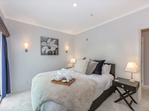 1BR Sub-Penthouse - Panoramic Views