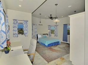 Sorelle Vineyard 5BR by Casago