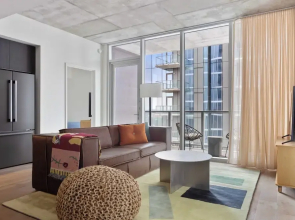 Sleeps 16 Brand New Austin High Rise w/ Rooftop Pool, Gym, Yoga Studio & More!