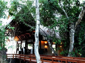 Royal Chundu River Lodge