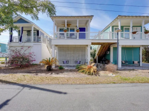 < 1/2 Mi to Beach: Gem w/ Lanai in Pass Christian