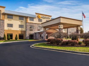 La Quinta Inn & Suites by Wyndham Fairborn Wright