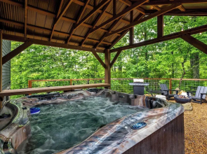 Sleeps 18 3 Suites at Firefly Mountain Lodge Indoor Pool, Hot Tub, Game Room, Firepits & Dining Spaces Just Minutes From Dollywood and Gatlinburg
