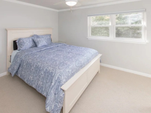 A Southern Comfort Cottage 3 Bedrooms 2.5 Bathrooms Cottage