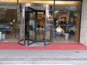 Yuyue Esports Hotel (Shanghai Hongqiao Airport Hangzhong Road Subway Station Store)