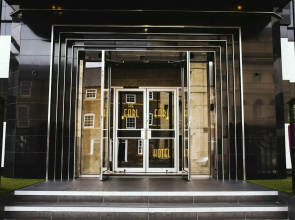 The Earl of Doncaster Hotel