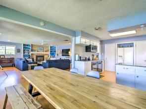 Vibrant Kingsland Retreat w/ Waterfront Views