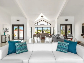 Villa Pelican Bay