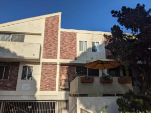 2Bedroom with Den and 2BA 4 Blocks to Santa Monica Beach