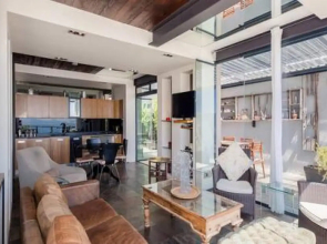 Beautiful Apartment w Deck Stunning Views Rhine Stone