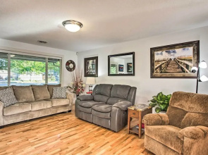 Eugene Retreat: Large Yard + Central Location