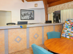 Super 8 by Wyndham North Palm Beach