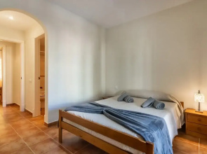 Apartment With Terrace and Pool Access