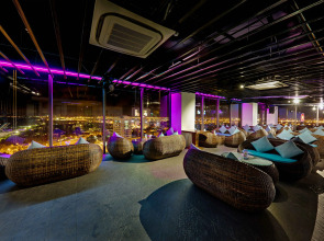 Yarra Ocean Suites Danang