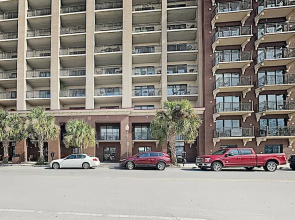 New Listing! Walkable Historic District 1 Bedroom Condo