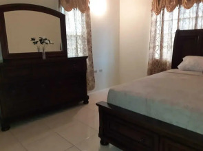 2-bed, Sleeps 4, Private Garden, Parking