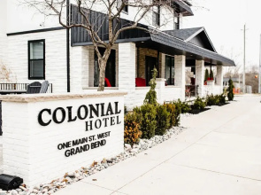 Colonial Hotel & Suites