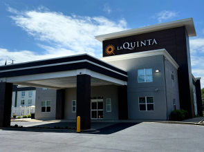 La Quinta Inn & Suites by Wyndham Lexington Park - Patuxent