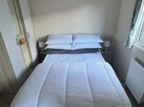 Caravan Emma 2 Bed Robin Hood
