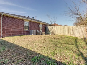 Centrally Located in Nwa; Walk to Wrights Bbq!