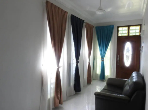 Aryan G100 Homestay