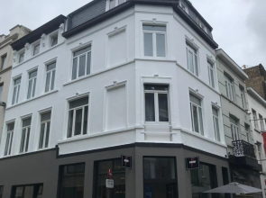 ETAGE 2 - appartement in centrum, 300m van zee mét parking