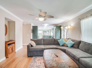 1 Block to Shore: Fort Myers Beach Retreat
