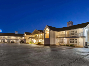 Baymont by Wyndham St. Ignace Lakefront