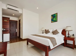 8008 Hotel