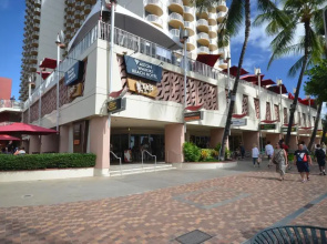 Aloha Surf 1205 Two Beds, Pool, Walk to WAIKIKI BEACH!