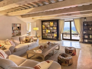 Luxury Villa for 6 Inside a Wonderful Estate-villa Santa
