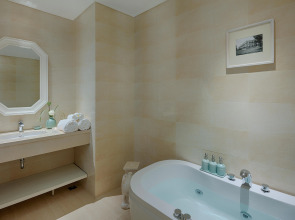 Au Lac Charner Hotel