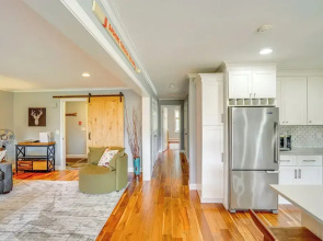 Mtn & Foliage Views: Modern Mount Snow Stay!
