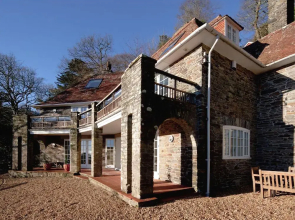 Oversteps House