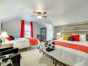 Peaceful Rogers Home Near Beaver Lake!