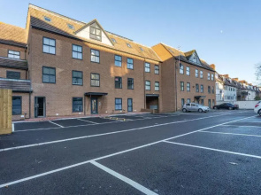 Contemporary Two Bedroom Duplex - Secluded Residence with Parking in a Prime Central Location