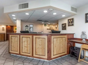 Quality Inn & Suites At Dollywood Lane