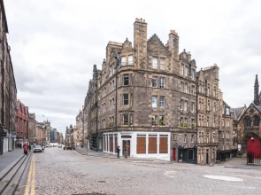 F&O Apartments - 1 bedroom Royal Mile apt Stunning castle view Sleeps 2