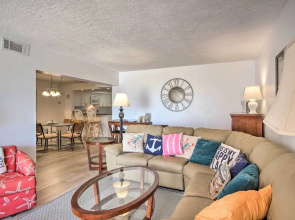 Sunny Cocoa Beach Condo w/ Balcony & Pool Access