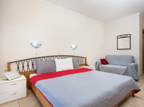 Kavos Plaza Hotel