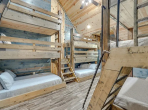 Gorgeous Broken Bow Family Home w/ Private Hot Tub