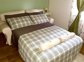 2 bedrooms appartement with private pool enclosed garden and wifi at Ragalna