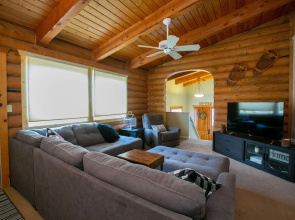 Nederland Getaway 4 Bedroom Home by RedAwning