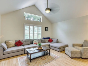 4 Mi to Beaches: St Simons Island Escape w/ Patio!