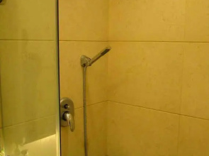 Yifan Theme Apartment