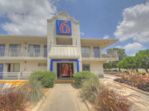 Motel 6 San Antonio, TX - Fiesta