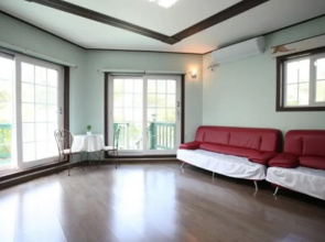 Hongcheon Gangbyeonuisuchaehwa Pension