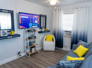 Beachside Bliss Cozy 2 BD Retreat Pompano Beach